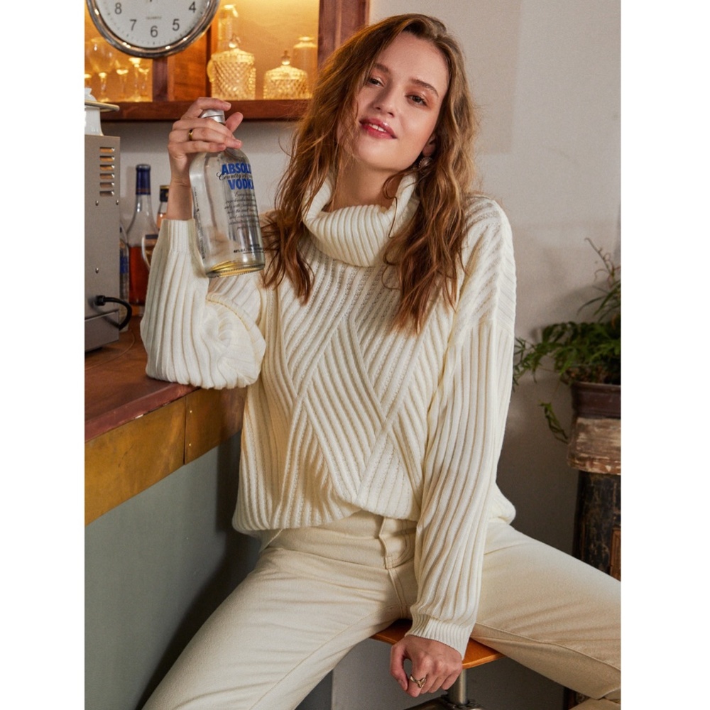 Off White Textured Turtleneck Pullover Sweater - Picture 14 of 14